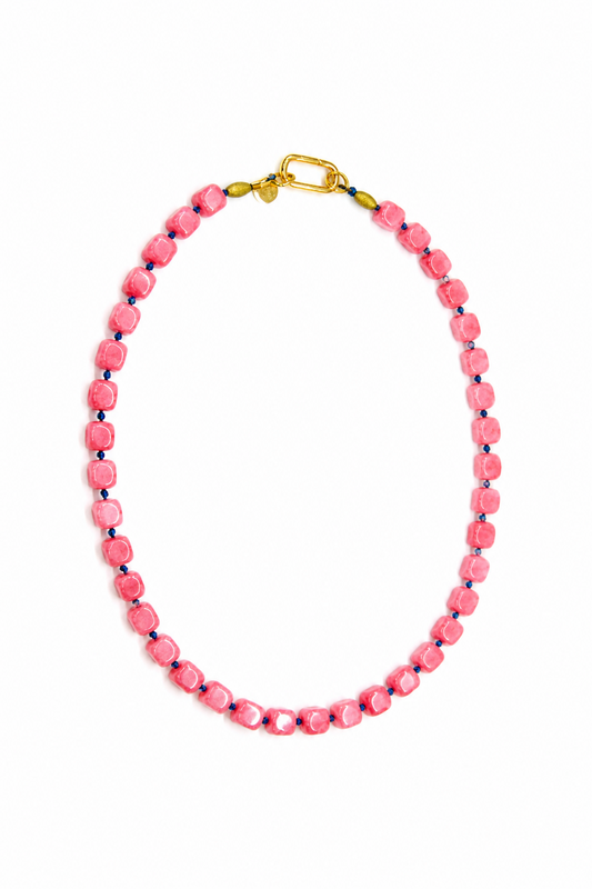 Collar Arun — Piedras naturales con cordón encerado y nudo