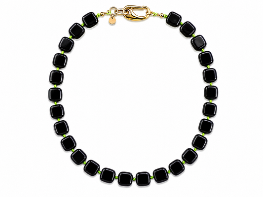 Collar Arun — Negro cuadrado cordón flúor.