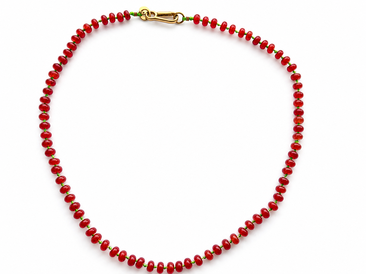 Collar Arun — Granate y cordón encerado verde