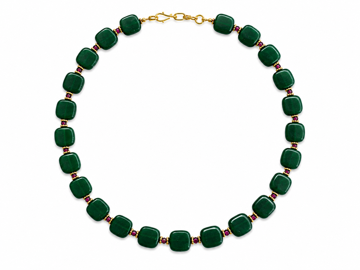 Collar Arun — Verde cuadrado y dorado