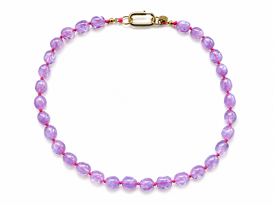 Collar Arun- Lila y cordón encerado rosa fucsia.