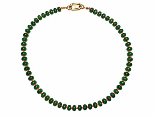 Collar Arun — Verde y cordón encerado naranja.